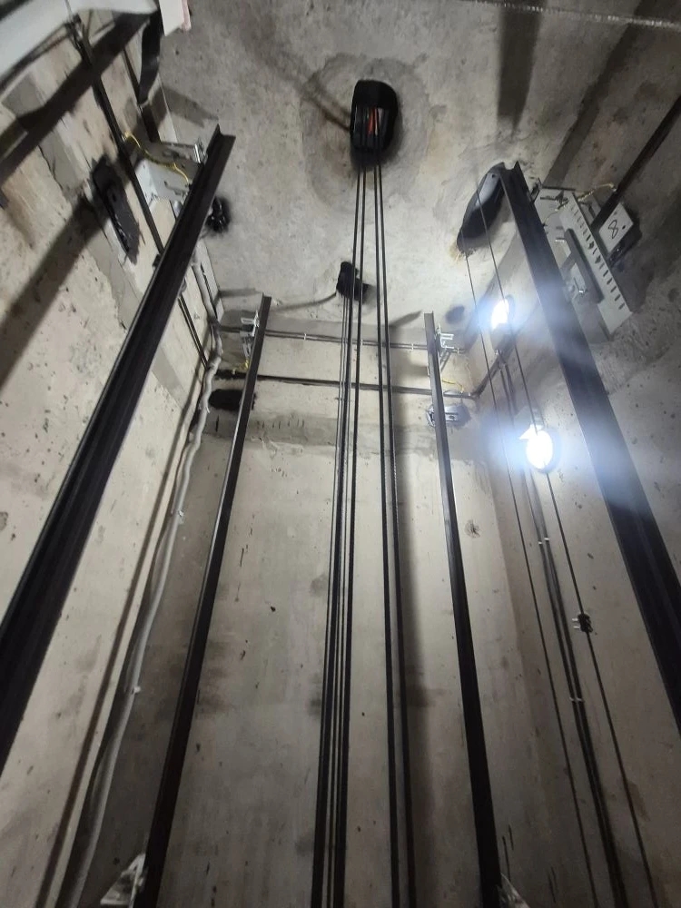 Первые 26 лифтов заменили в многоэтажных домах Ульяновска и Димитровграда по программе капремонта этого года