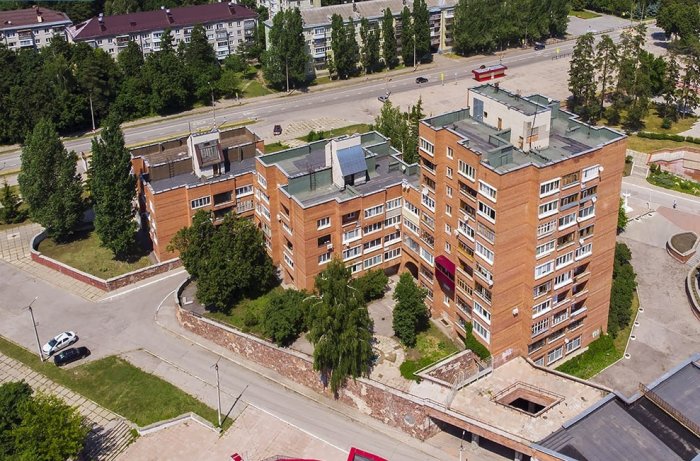 В Димитровграде капитально ремонтируют крышу необычного дома