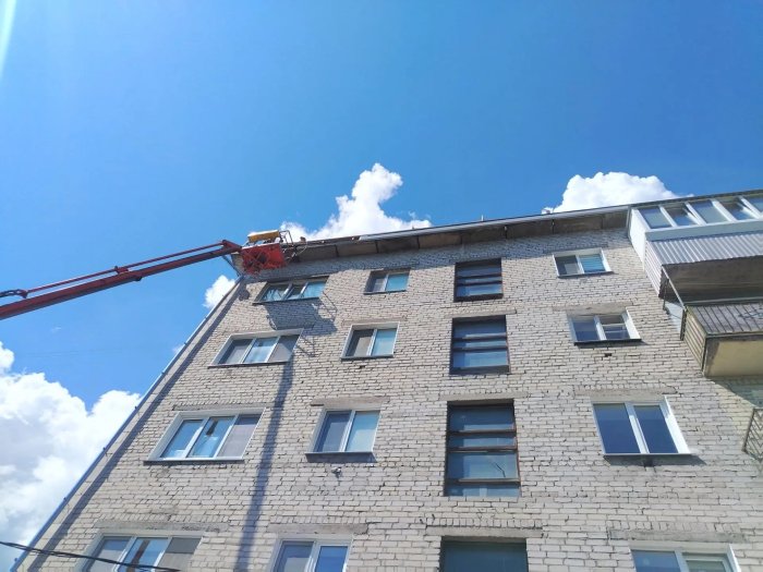 В ульяновской пятиэтажке по Гончарова, 18 завершают капитальный ремонт скатной крыши