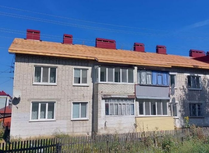 В посёлке Языково Карсунского района капитально ремонтируют крыши трёх многоквартирных домов