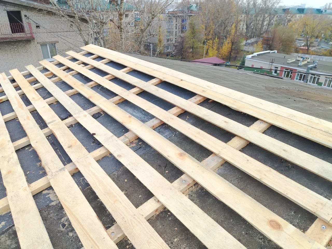 В Ульяновске капитально отремонтировали крышу пятиэтажки по Можайского, 19